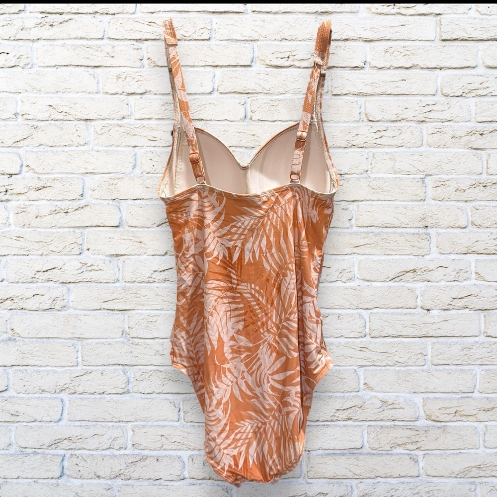 Nwt Nip Tuck Multi-Fit Cup Peach And White Swimsu… - image 2